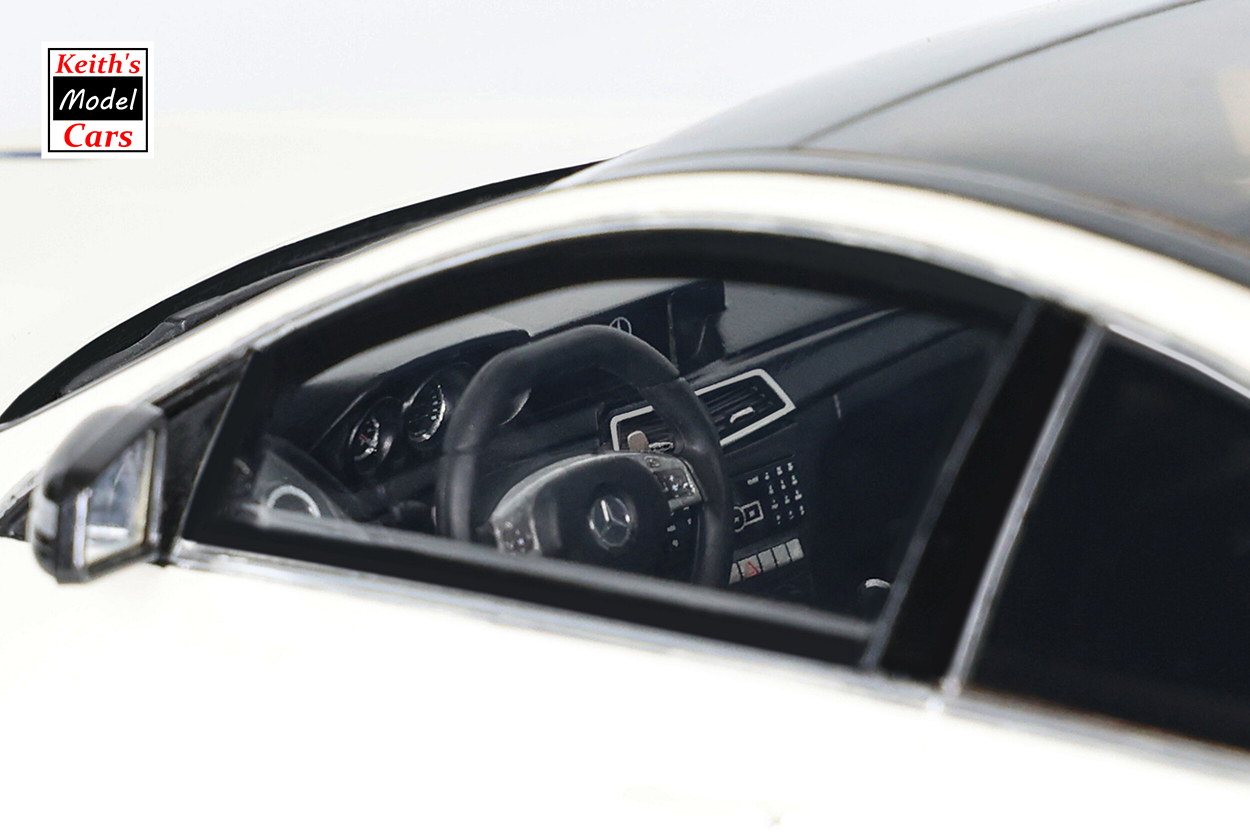 [Maßstab 1:18] Mercedes-Benz C63 AMG – Edition 507 in Diamantweiß von GT Spirit 