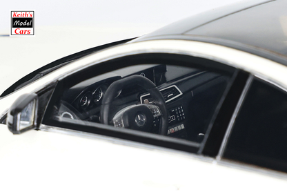 [Maßstab 1:18] Mercedes-Benz C63 AMG – Edition 507 in Diamantweiß von GT Spirit 