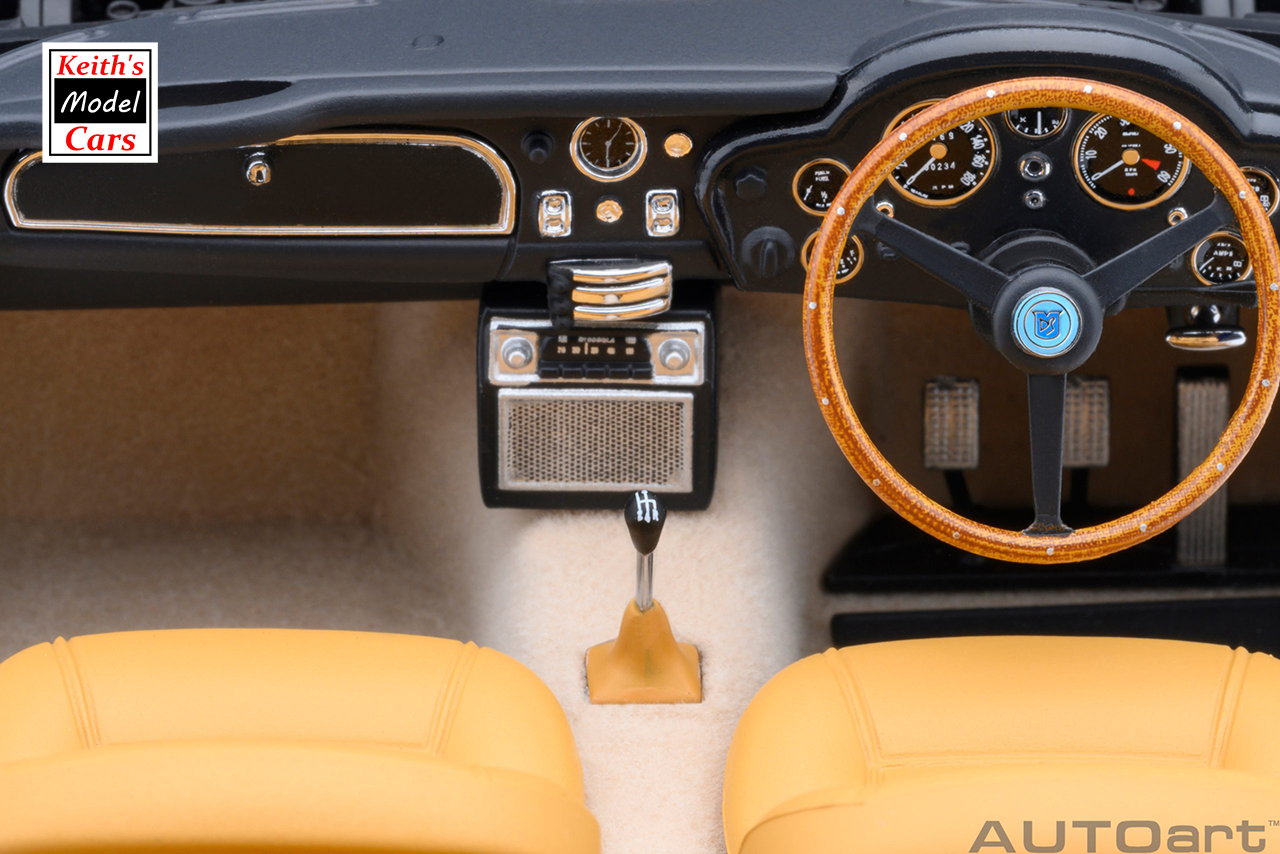 [Maßstab 1/18] Aston Martin DB5 in British Racing Green von AUTOart Models 