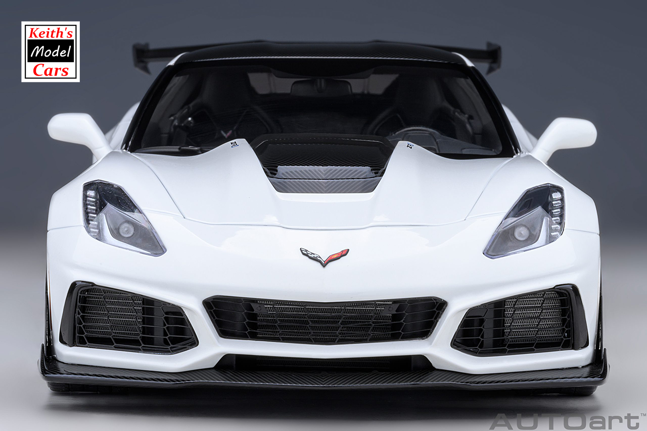 [Maßstab 1/18] Chevrolet Corvette C7 ZR1 in Arctic White von AUTOart Models 