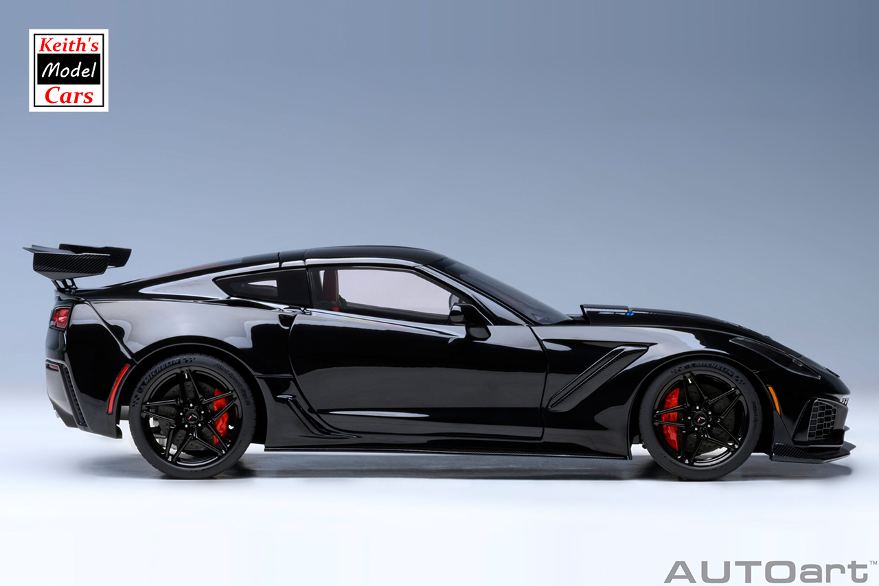 [Maßstab 1/18] Chevrolet Corvette C7 ZR1 in Schwarz von AUTOart Models 