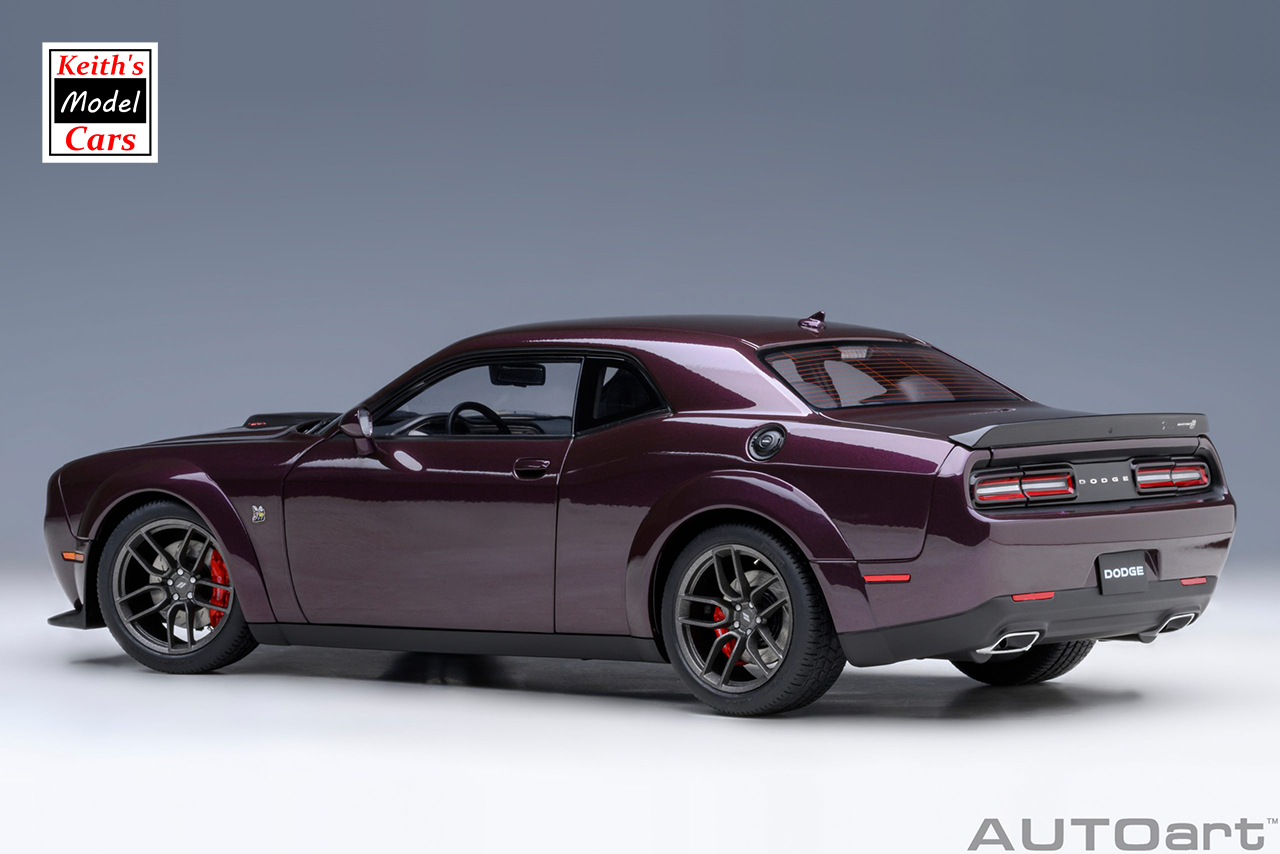 [Maßstab 1/18] Dodge Challenger R/T Scat Pack Shaker Widebody 2022 in Hellraisin von AUTOart Models 