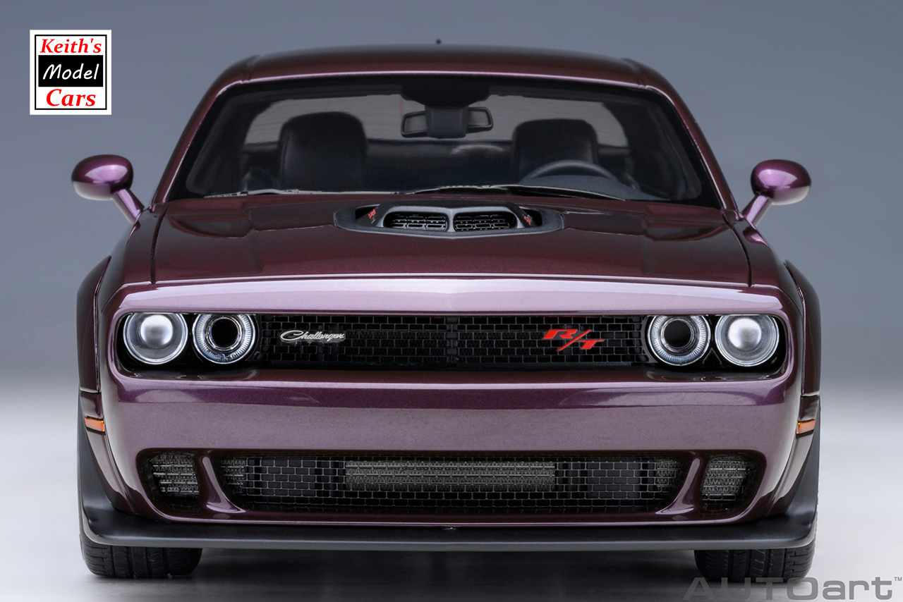 [Maßstab 1/18] Dodge Challenger R/T Scat Pack Shaker Widebody 2022 in Hellraisin von AUTOart Models 