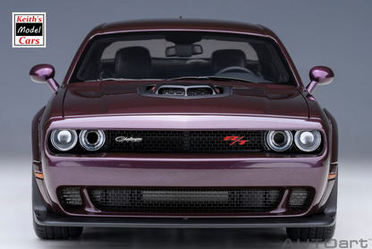 [Maßstab 1/18] Dodge Challenger R/T Scat Pack Shaker Widebody 2022 in Hellraisin von AUTOart Models 