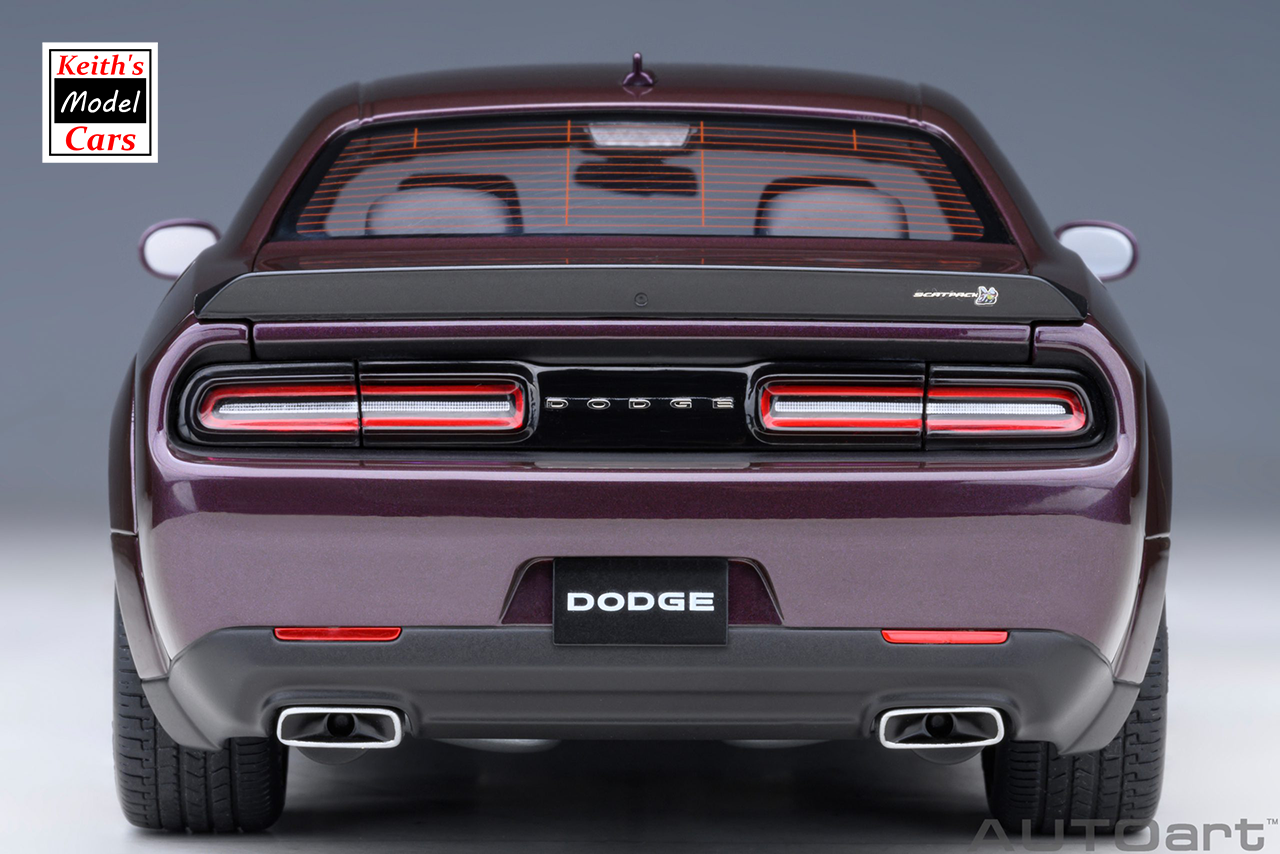 [Maßstab 1/18] Dodge Challenger R/T Scat Pack Shaker Widebody 2022 in Hellraisin von AUTOart Models 