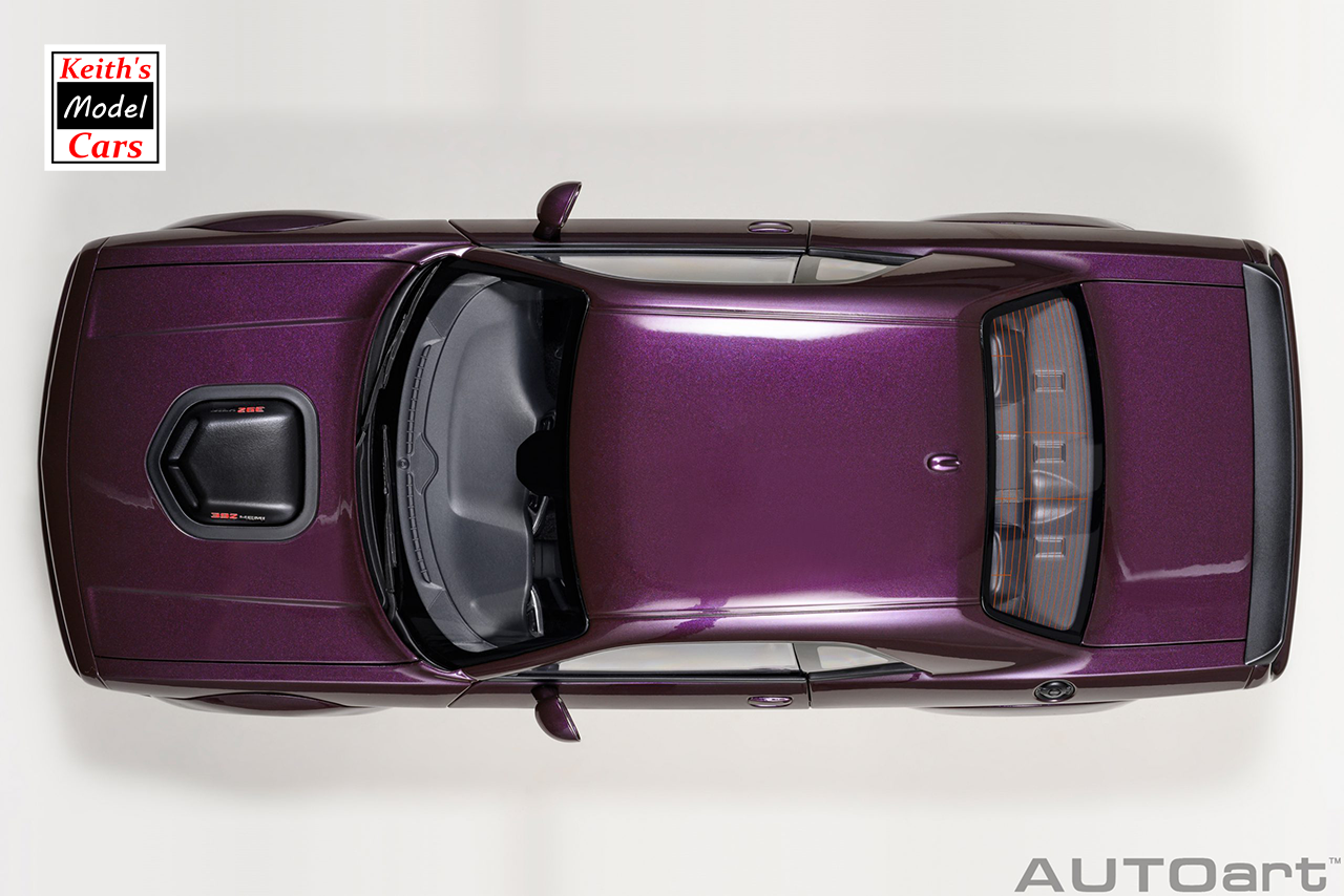 [Maßstab 1/18] Dodge Challenger R/T Scat Pack Shaker Widebody 2022 in Hellraisin von AUTOart Models 