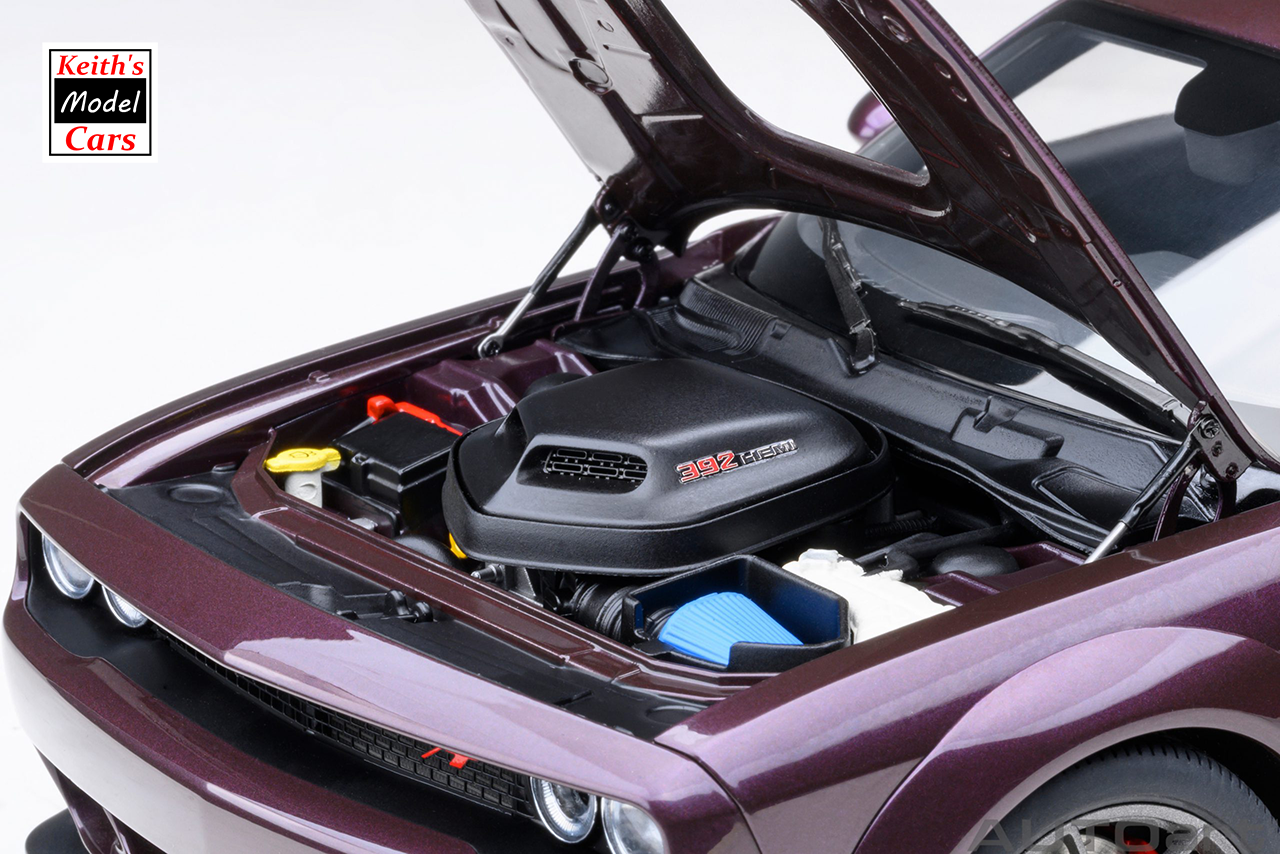 [Maßstab 1/18] Dodge Challenger R/T Scat Pack Shaker Widebody 2022 in Hellraisin von AUTOart Models 