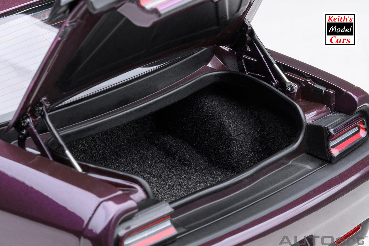 [Maßstab 1/18] Dodge Challenger R/T Scat Pack Shaker Widebody 2022 in Hellraisin von AUTOart Models 