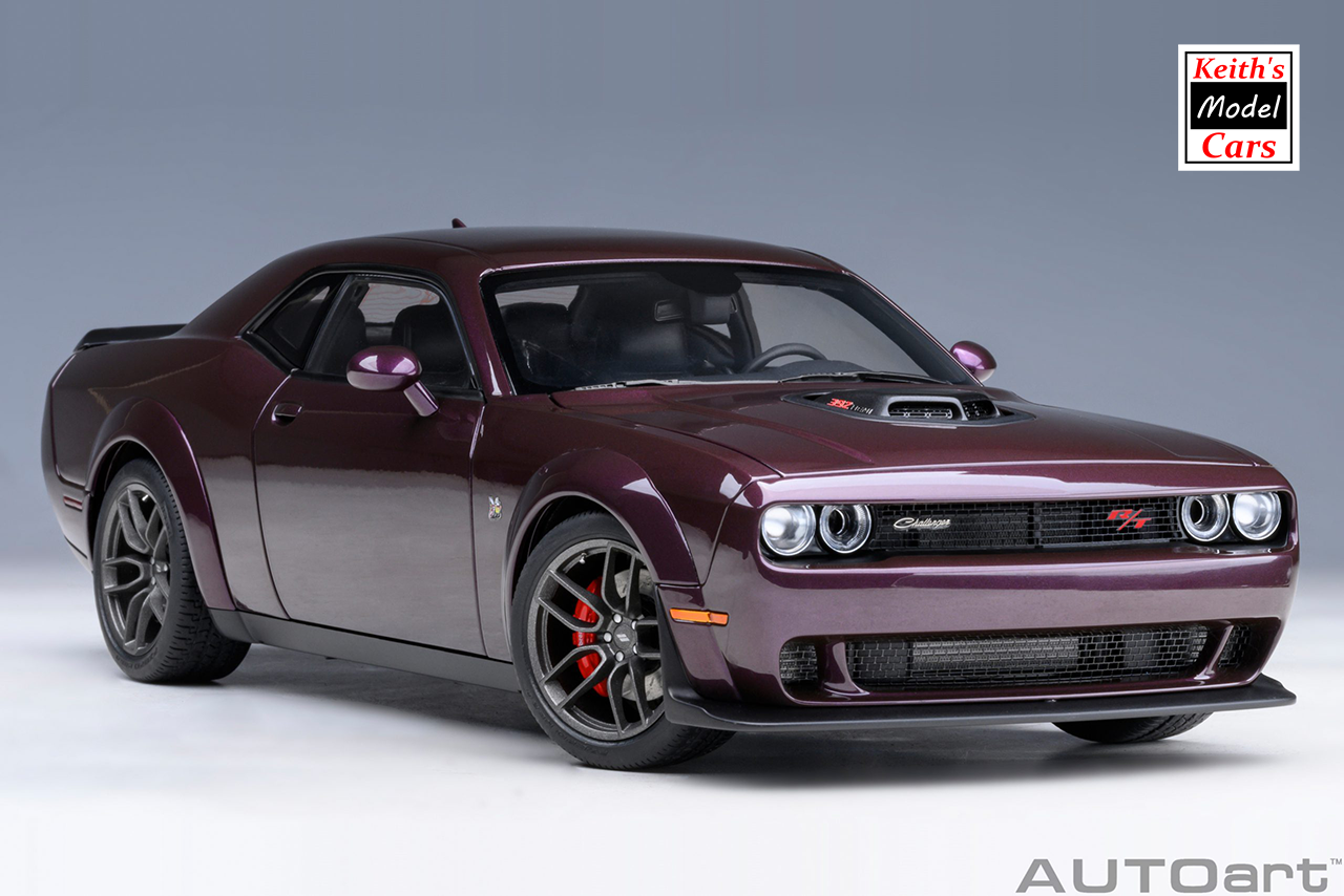 [Maßstab 1/18] Dodge Challenger R/T Scat Pack Shaker Widebody 2022 in Hellraisin von AUTOart Models 