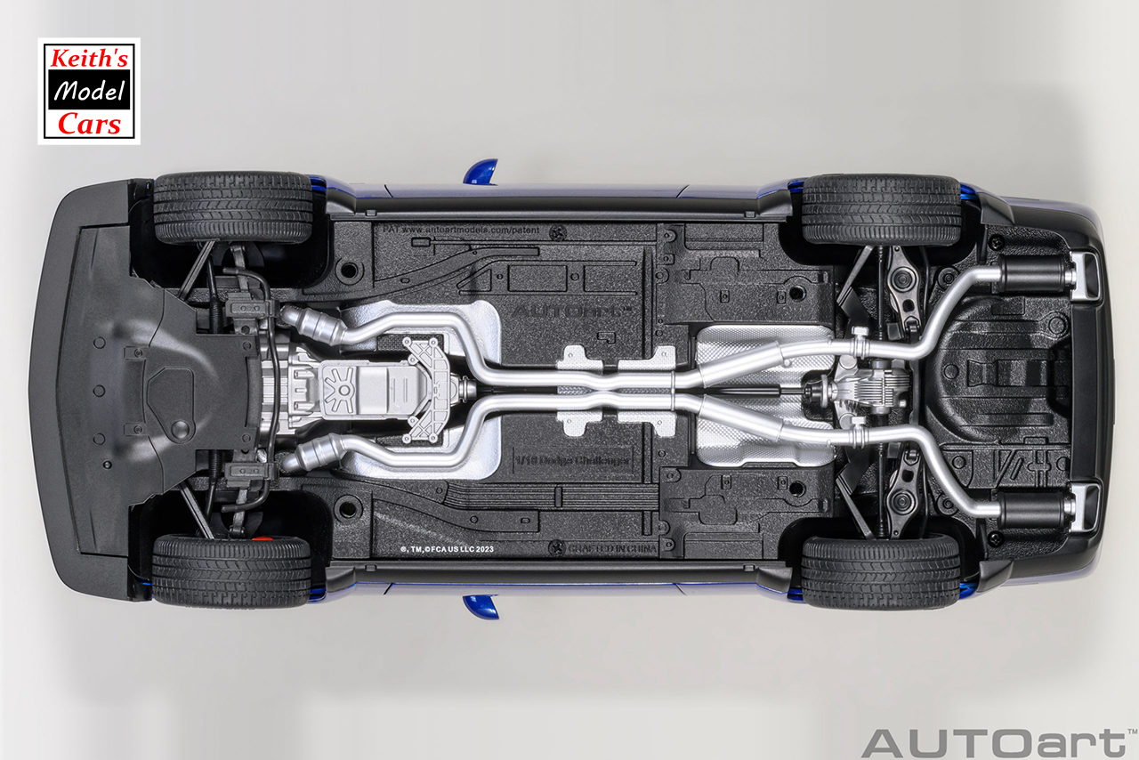 [Maßstab 1/18] Dodge Challenger R/T Scat Pack Shaker Widebody 2022 in Indigoblau von AUTOart Models 