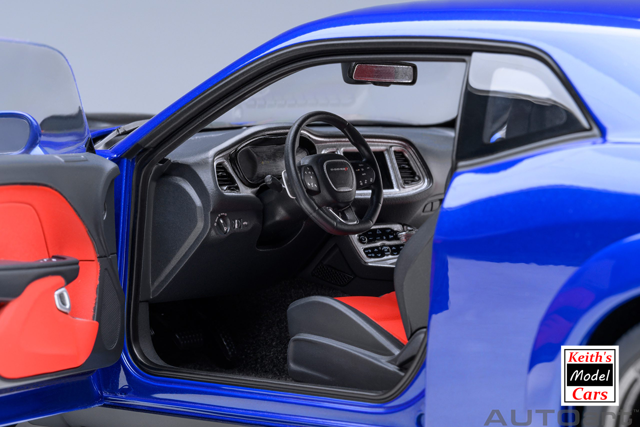[Maßstab 1/18] Dodge Challenger R/T Scat Pack Shaker Widebody 2022 in Indigoblau von AUTOart Models 