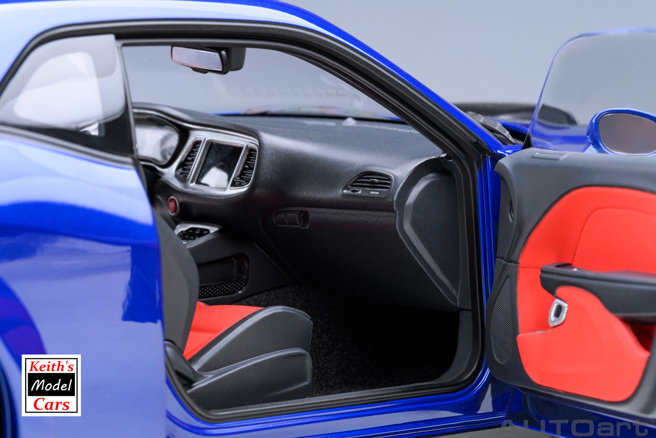 [Maßstab 1/18] Dodge Challenger R/T Scat Pack Shaker Widebody 2022 in Indigoblau von AUTOart Models 