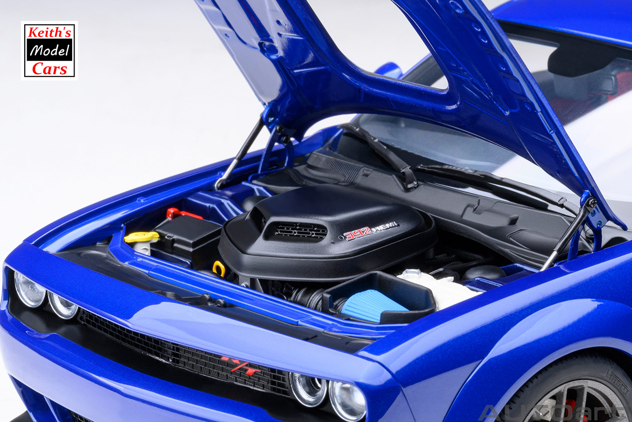 [Maßstab 1/18] Dodge Challenger R/T Scat Pack Shaker Widebody 2022 in Indigoblau von AUTOart Models 