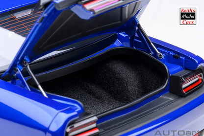 [Maßstab 1/18] Dodge Challenger R/T Scat Pack Shaker Widebody 2022 in Indigoblau von AUTOart Models 