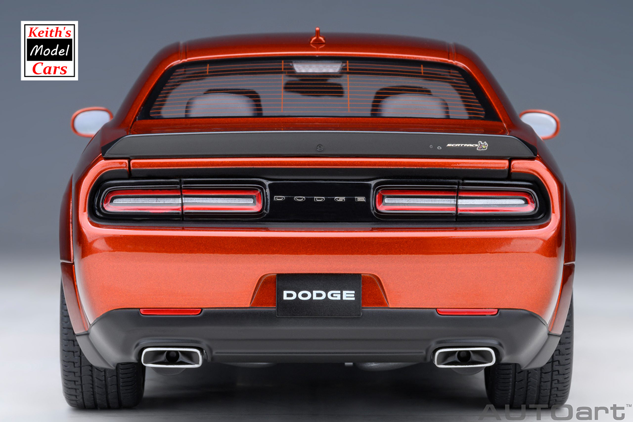 [Maßstab 1/18] Dodge Challenger R/T Scat Pack Shaker Widebody 2022 in Sinamon Stick von AUTOart Models 