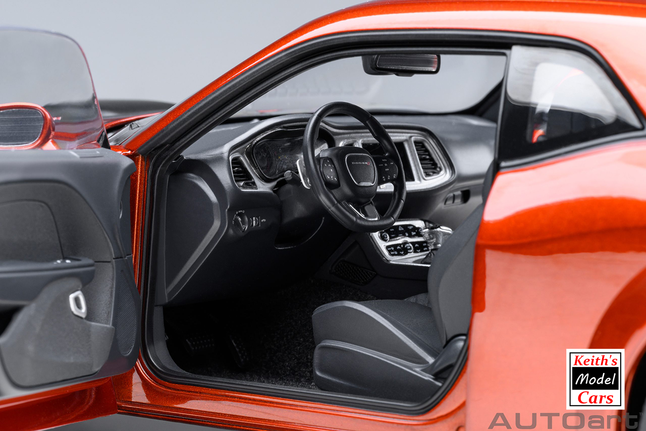 [Maßstab 1/18] Dodge Challenger R/T Scat Pack Shaker Widebody 2022 in Sinamon Stick von AUTOart Models 
