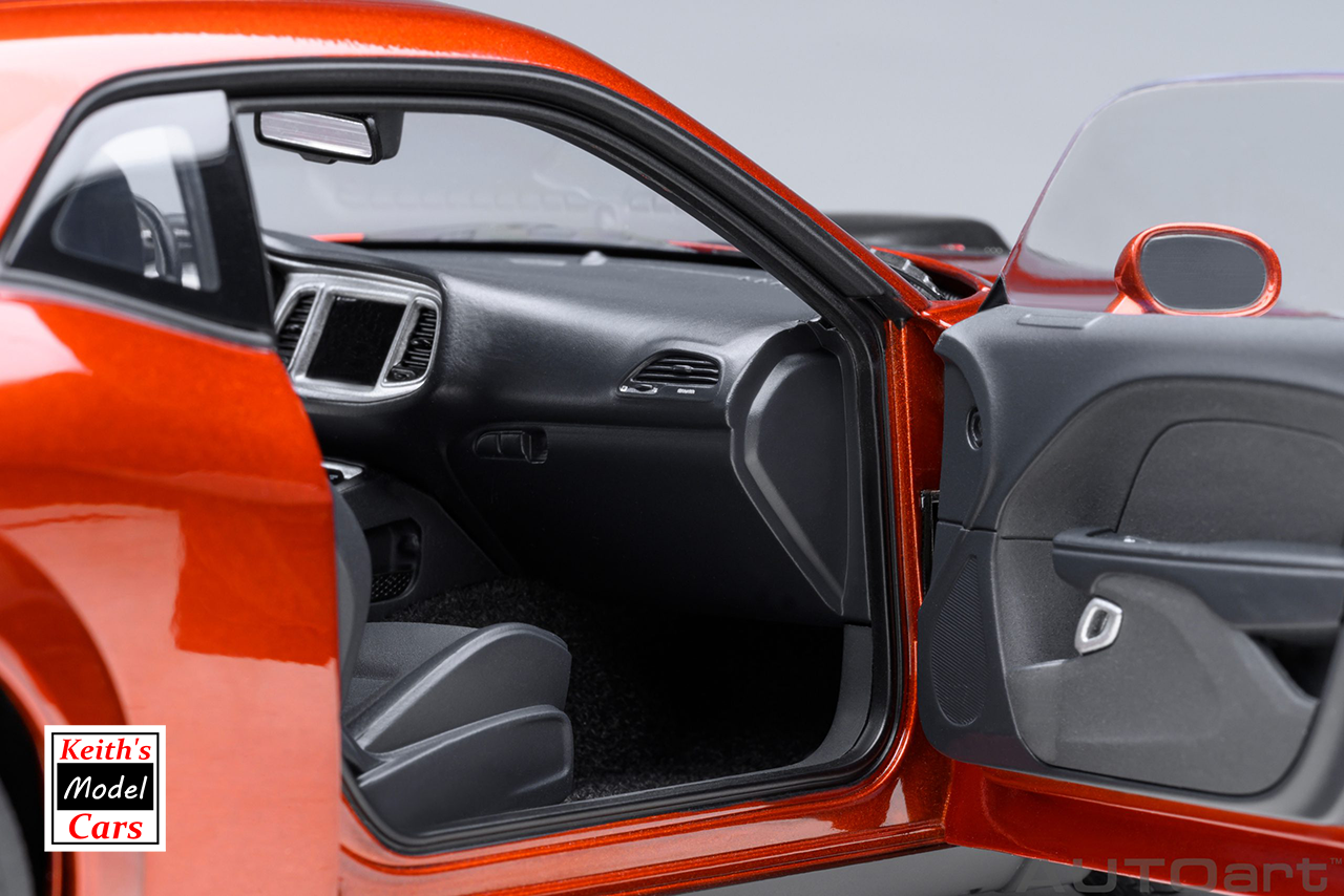 [Maßstab 1/18] Dodge Challenger R/T Scat Pack Shaker Widebody 2022 in Sinamon Stick von AUTOart Models 