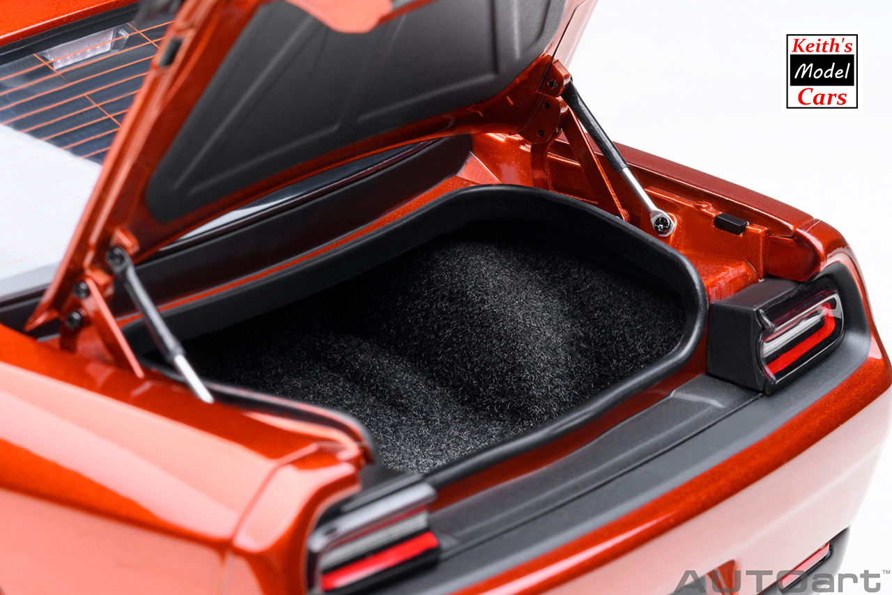 [Maßstab 1/18] Dodge Challenger R/T Scat Pack Shaker Widebody 2022 in Sinamon Stick von AUTOart Models 
