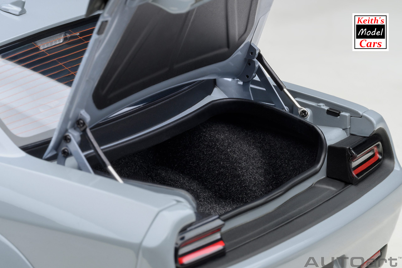 [Maßstab 1/18] Dodge Challenger R/T Scat Pack Shaker Widebody 2022 in Smoke Show von AUTOart Models 