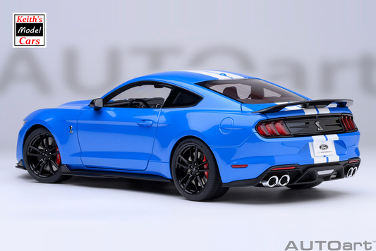 [Maßstab 1/18] Ford Mustang Shelby GT500 in Grabber Blue von AUTOart Models 