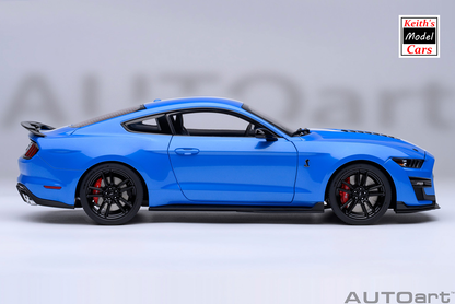 [Maßstab 1/18] Ford Mustang Shelby GT500 in Grabber Blue von AUTOart Models 