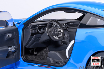 [Maßstab 1/18] Ford Mustang Shelby GT500 in Grabber Blue von AUTOart Models 