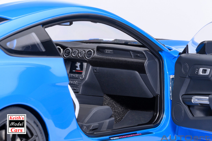 [Maßstab 1/18] Ford Mustang Shelby GT500 in Grabber Blue von AUTOart Models 