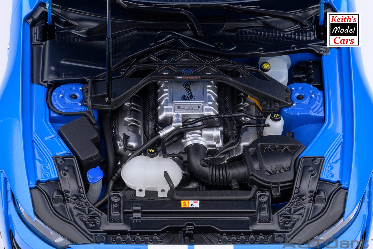 [Maßstab 1/18] Ford Mustang Shelby GT500 in Grabber Blue von AUTOart Models 