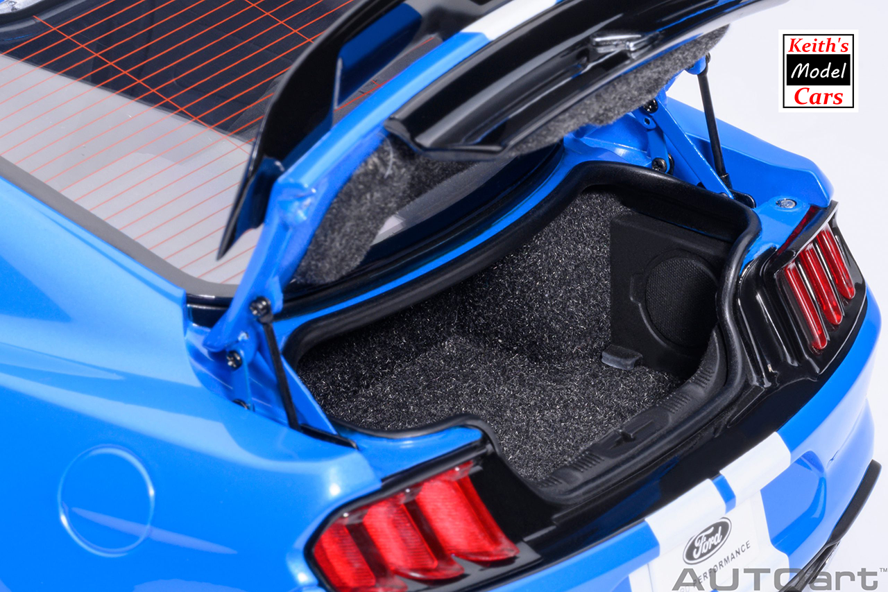 [Maßstab 1/18] Ford Mustang Shelby GT500 in Grabber Blue von AUTOart Models 