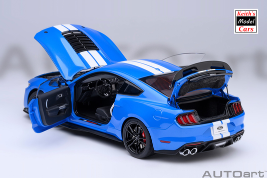 [Maßstab 1/18] Ford Mustang Shelby GT500 in Grabber Blue von AUTOart Models 
