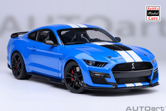 [Maßstab 1/18] Ford Mustang Shelby GT500 in Grabber Blue von AUTOart Models 