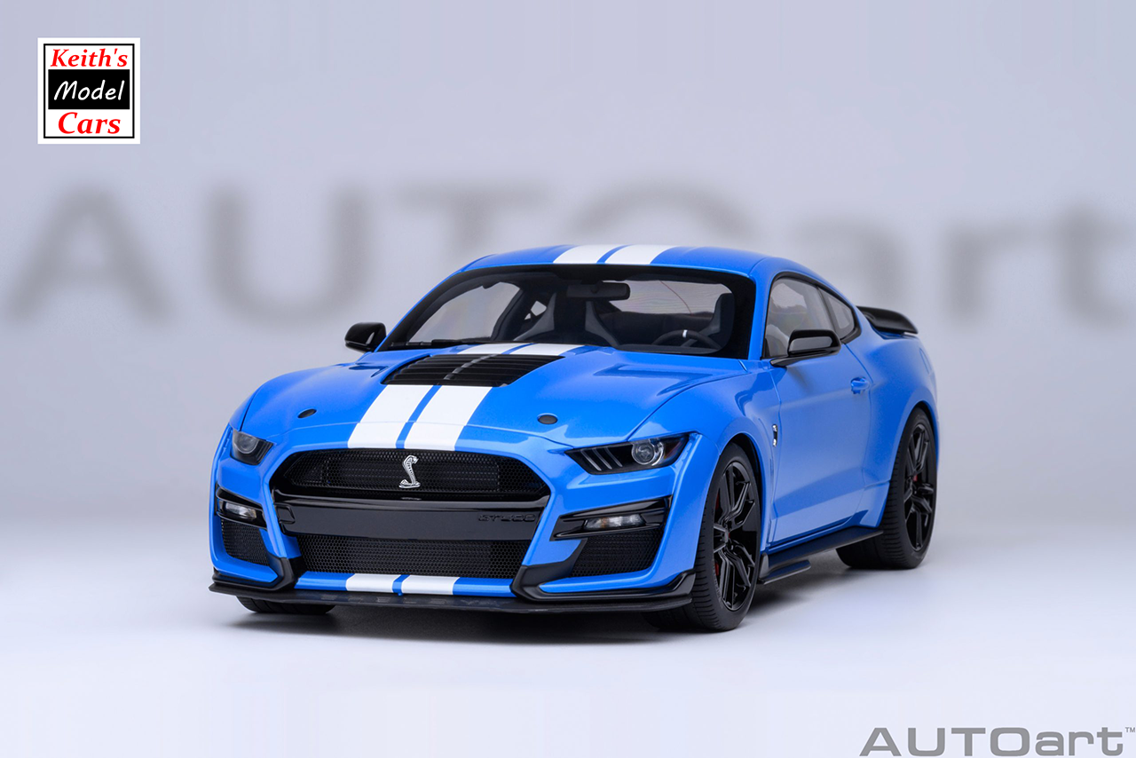 [Maßstab 1/18] Ford Mustang Shelby GT500 in Grabber Blue von AUTOart Models 