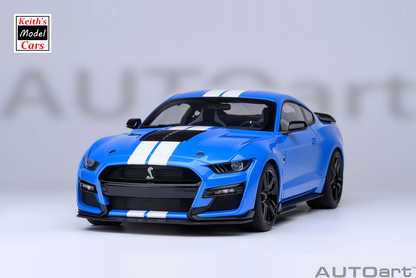 [Maßstab 1/18] Ford Mustang Shelby GT500 in Grabber Blue von AUTOart Models 