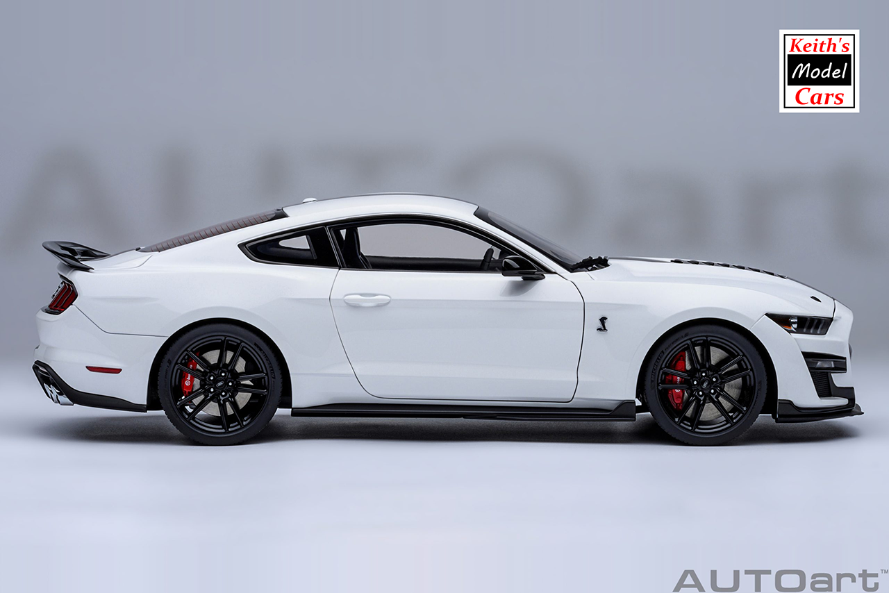 [1/18 Scale] Ford Mustang Shelby GT500 in Oxford White by AUTOart Models