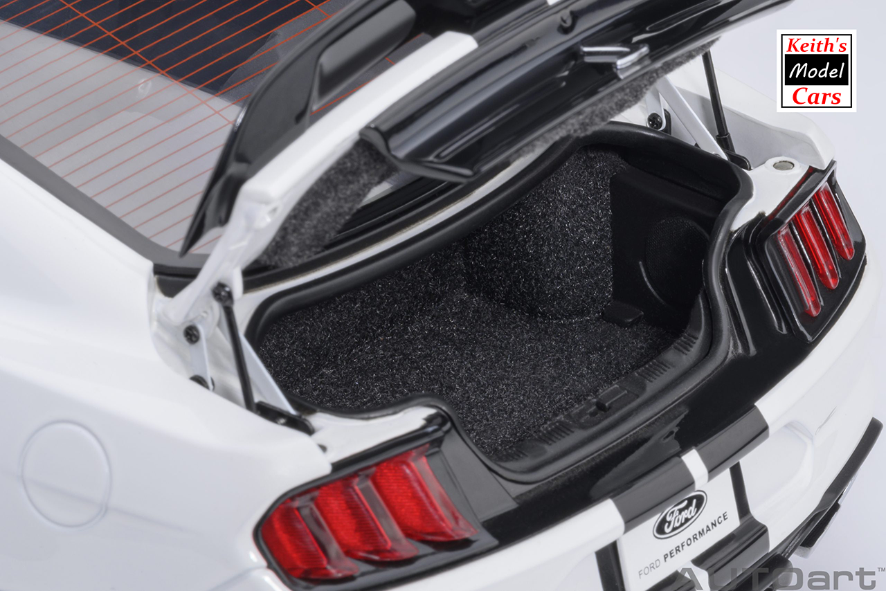 [1/18 Scale] Ford Mustang Shelby GT500 in Oxford White by AUTOart Models