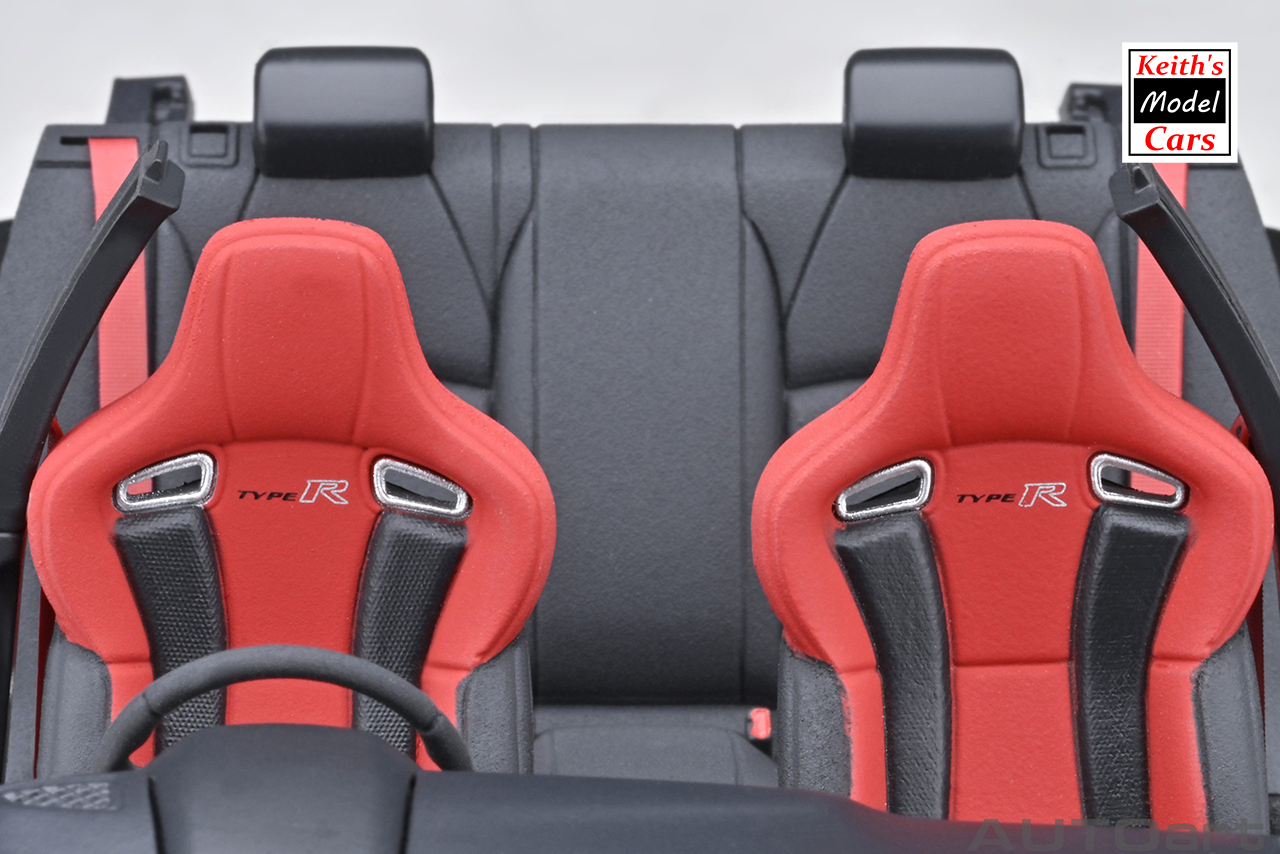 [1/18 Scale] Honda Civic Type R (FK8) 2021 in Championship White by AUTOart Models