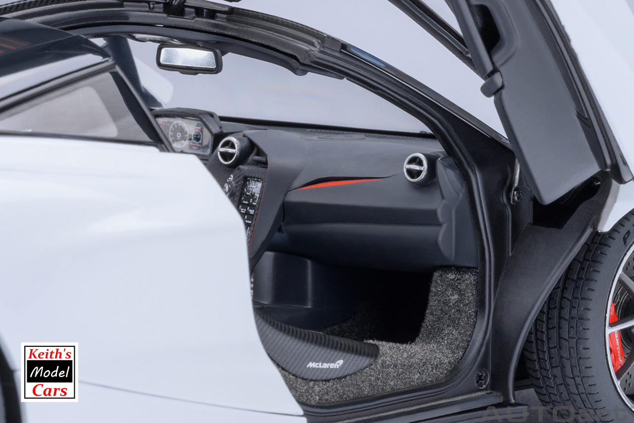[Maßstab 1/18] McLaren 720S in Silica White von AUTOart Models 