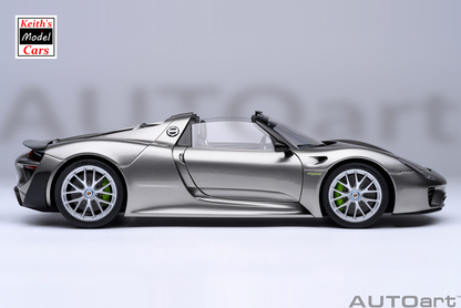 [Maßstab 1/18] Porsche 918 Spyder Weissach-Paket in Liquid Metal Silver von AUTOart Models 