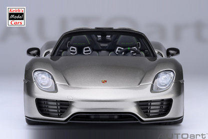 [Maßstab 1/18] Porsche 918 Spyder Weissach-Paket in Liquid Metal Silver von AUTOart Models 