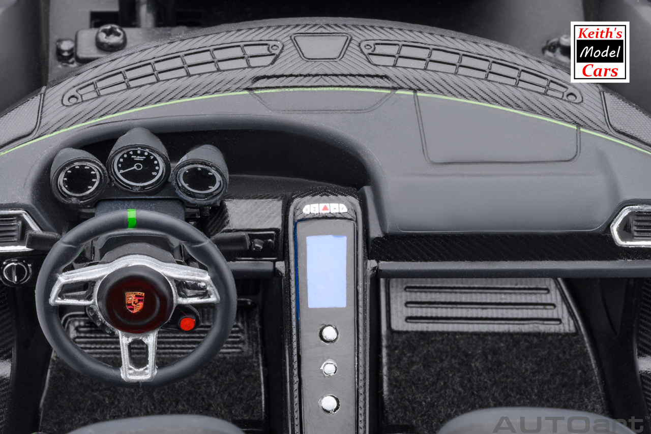 [Maßstab 1/18] Porsche 918 Spyder Weissach-Paket in Liquid Metal Silver von AUTOart Models 