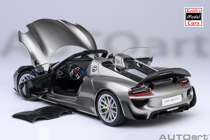 [Maßstab 1/18] Porsche 918 Spyder Weissach-Paket in Liquid Metal Silver von AUTOart Models 