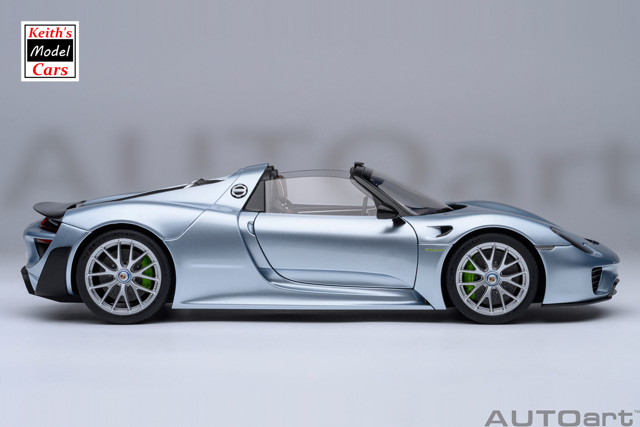[Maßstab 1/18] Porsche 918 Spyder Weissach-Paket in Liquid Metal Blue Chrome von AUTOart Models 