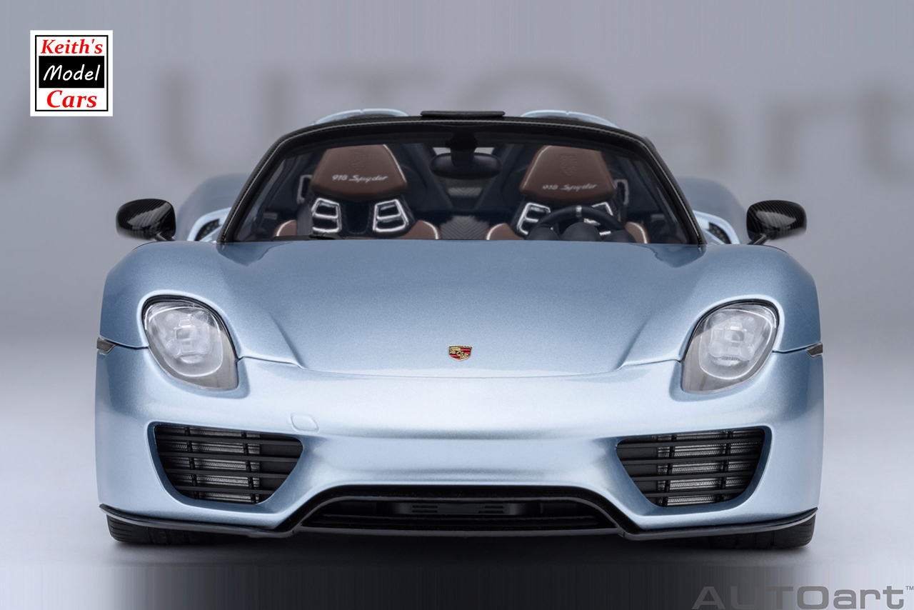[Maßstab 1/18] Porsche 918 Spyder Weissach-Paket in Liquid Metal Blue Chrome von AUTOart Models 