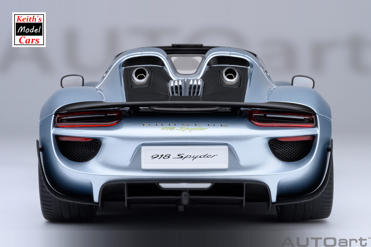 [Maßstab 1/18] Porsche 918 Spyder Weissach-Paket in Liquid Metal Blue Chrome von AUTOart Models 