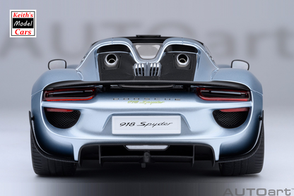 [Maßstab 1/18] Porsche 918 Spyder Weissach-Paket in Liquid Metal Blue Chrome von AUTOart Models 