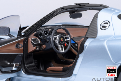 [Maßstab 1/18] Porsche 918 Spyder Weissach-Paket in Liquid Metal Blue Chrome von AUTOart Models 