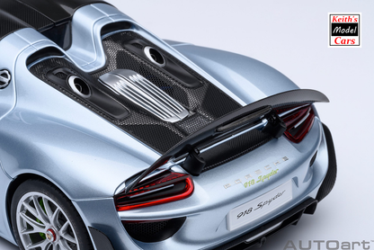 [Maßstab 1/18] Porsche 918 Spyder Weissach-Paket in Liquid Metal Blue Chrome von AUTOart Models 