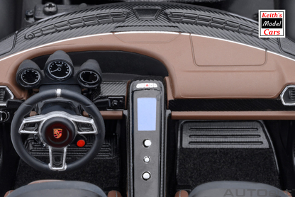 [Maßstab 1/18] Porsche 918 Spyder Weissach-Paket in Liquid Metal Blue Chrome von AUTOart Models 