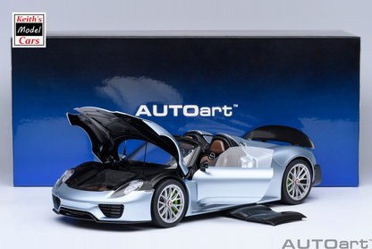 [Maßstab 1/18] Porsche 918 Spyder Weissach-Paket in Liquid Metal Blue Chrome von AUTOart Models 