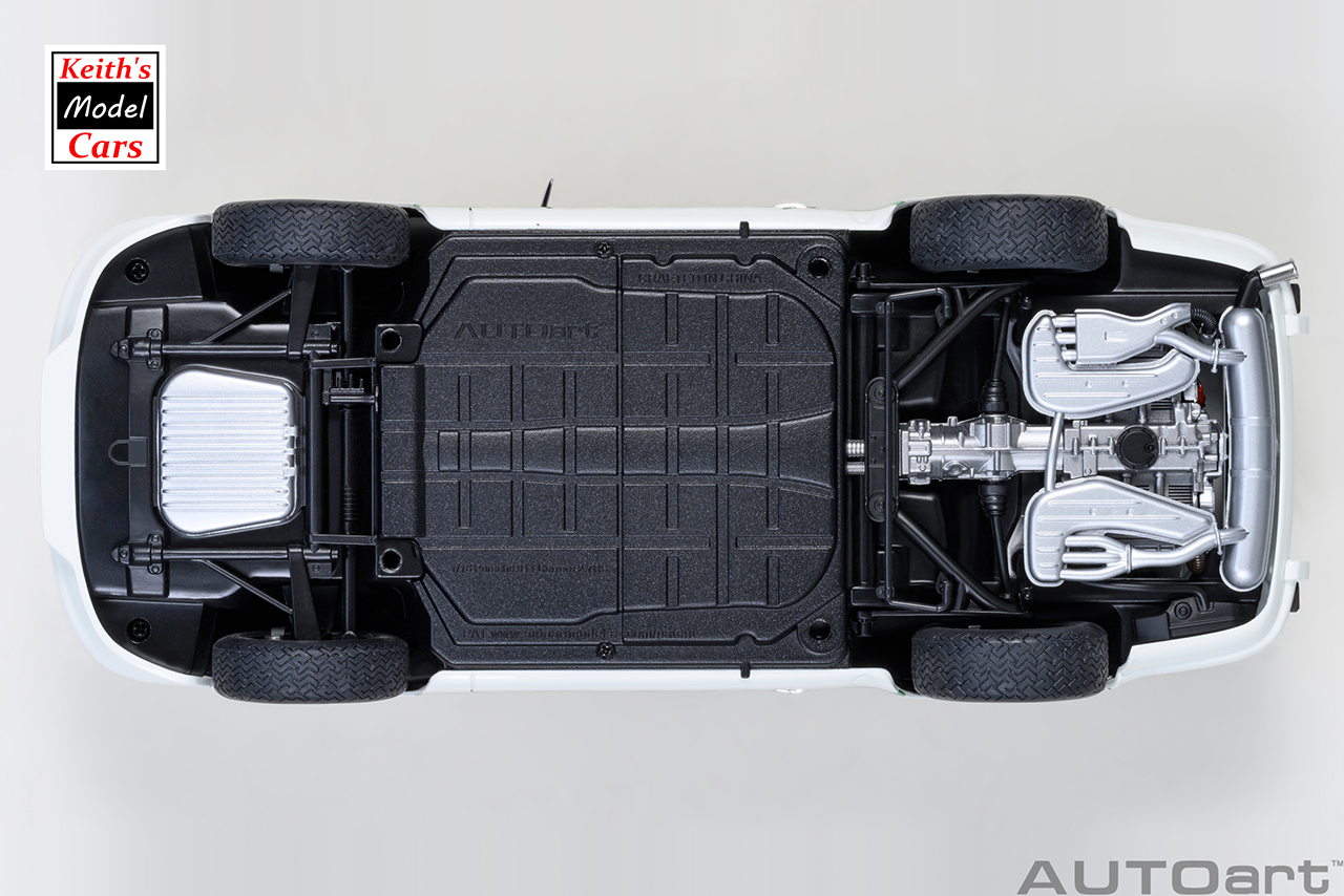 [1/18 Scale] Porsche 911 Carrera 2.7 RS in Grand Prix White with Green stripes by AUTOart Models